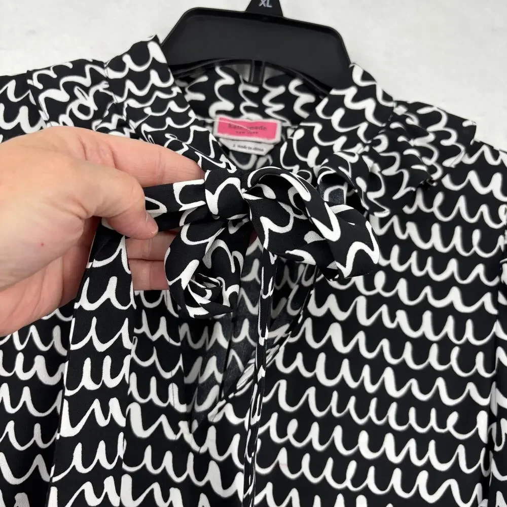 Kate Spade Pop Scallop Blouse Top Size S Black White Print Ruffle Tie Neck